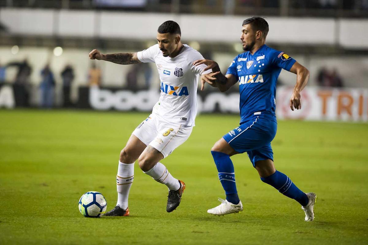 Fotos do jogo entre Santos e Cruzeiro, na Vila Belmiro, pelas quartas de final da Copa do Brasil