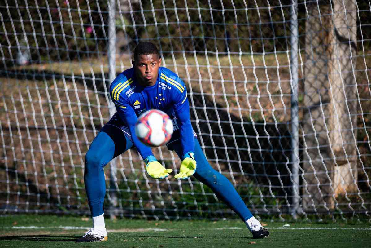 Fotos do treino do Cruzeiro na tarde desta quinta-feira (19/8), na Toca da Raposa II, em Belo Horizonte. Time fechou a preparao para enfrentar o Confiana, s 21h30 desta sexta-feira, no Mineiro