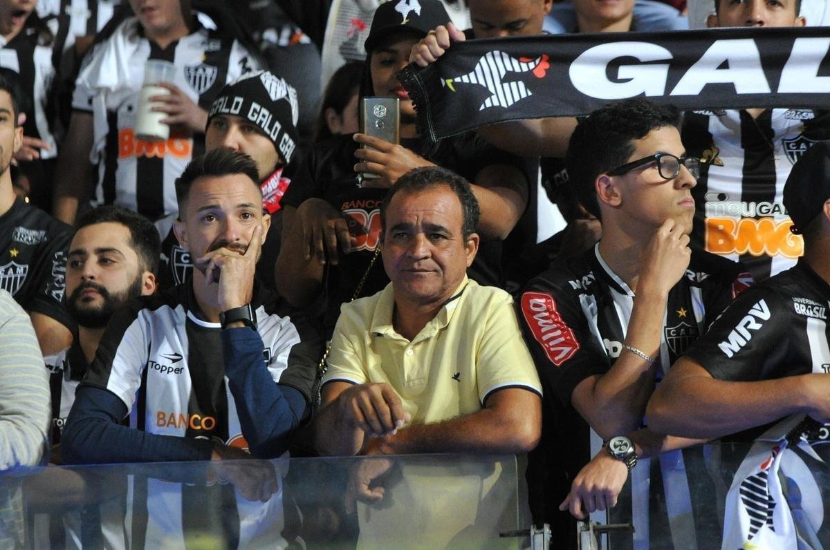 Torcedores do Atltico lotam as arquibancadas do Mineiro para acompanhar a partida vlida pelas quartas de final da Copa do Brasil