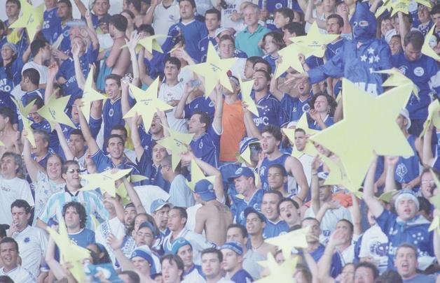 Torcida do Cruzeiro lotou Mineiro em 30 de novembro de 2003 para assistir ao duelo com o Paysandu, pela 44 rodada do Campeonato Brasileiro, que confirmaria o ttulo brasileiro e a Trplice Coroa. O pblico foi de 73.141 pagantes e gerou uma renda de R$ 827.201,00. O nmero de presentes no foi divulgado. O time celeste no decepcionou, venceu por 2 a 1, com gols de Zinho e Mota, e deu incio  festa em Belo Horizonte.