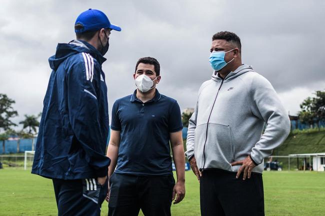 Em sua primeira visita  Toca da Raposa II, Ronaldo concedeu entrevista coletiva e teve contato com jogadores e comisso tcnica do Cruzeiro. Ele tambm se encontrou com scios da categoria Diamante.