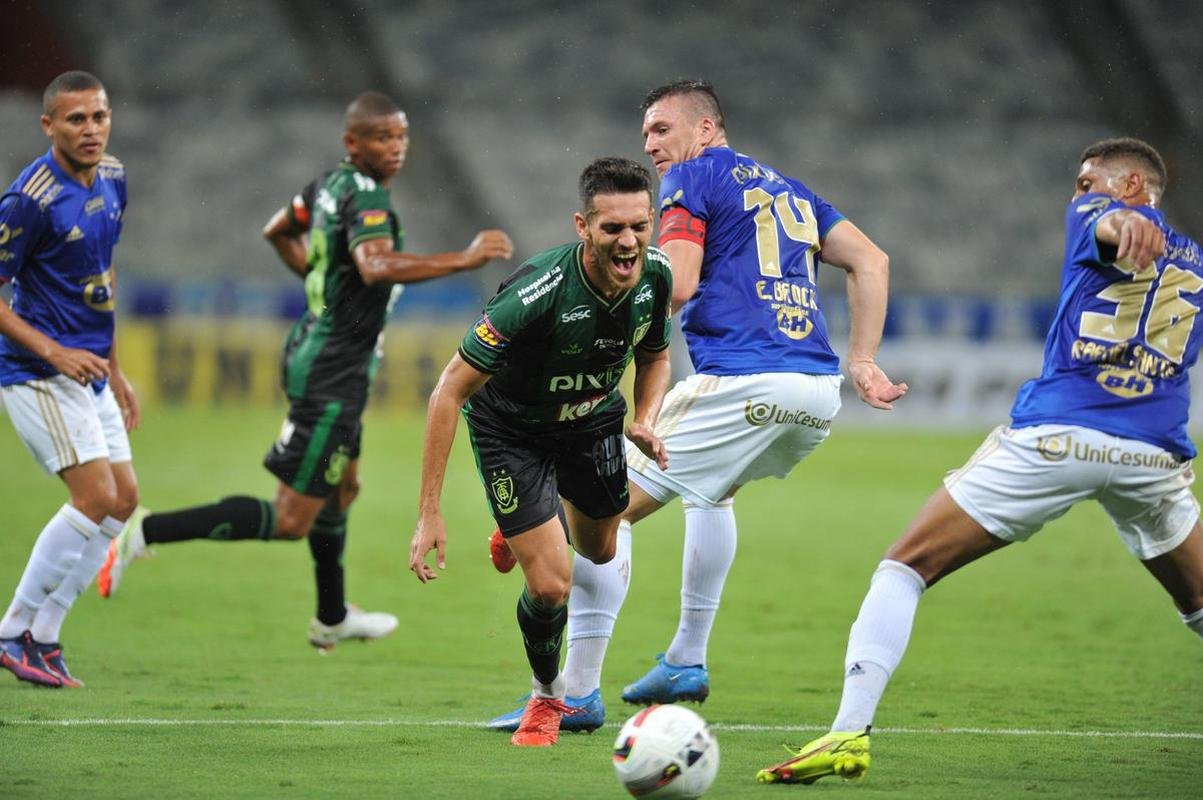 Fotos do cl�ssico entre Cruzeiro e Am�rica, no Mineir�o, em BH, pela 3� rodada do Campeonato Mineiro