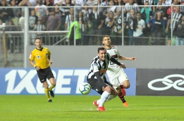 Galo derrotou Flamengo por 2 a 1 e assumiu provisoriamente a segunda posio no Brasileiro