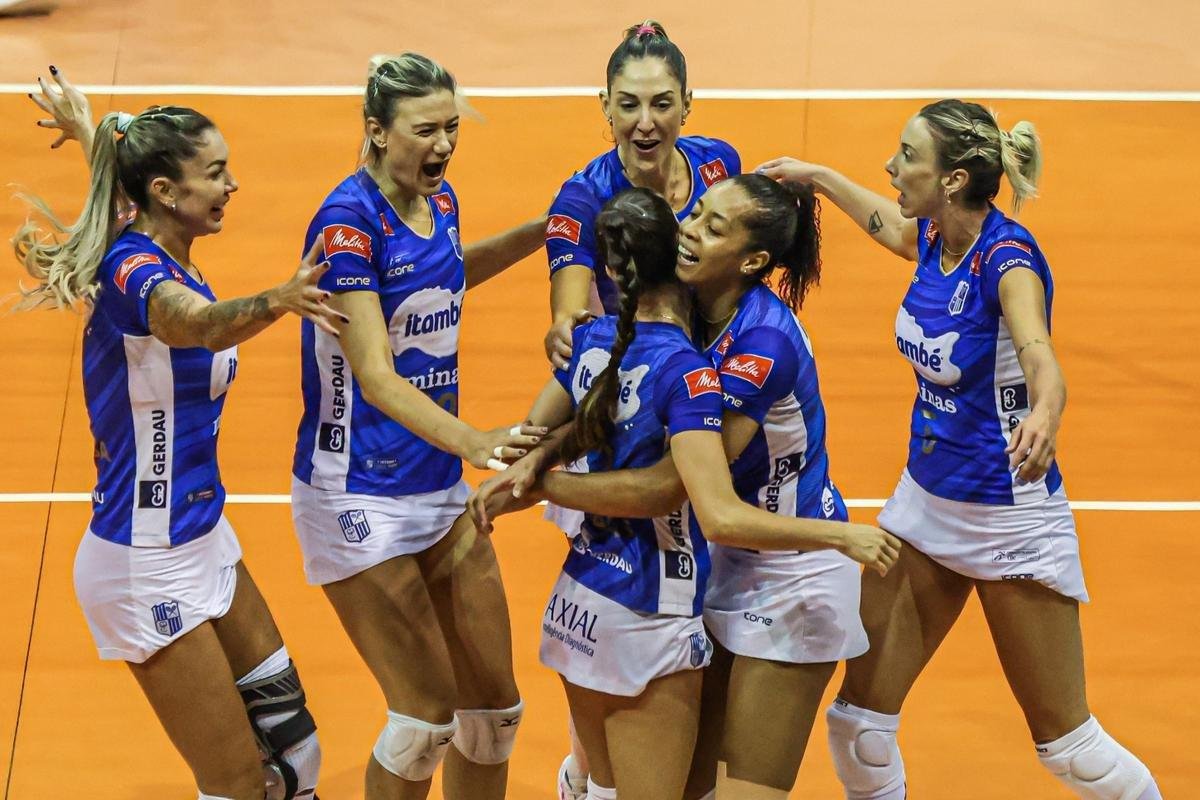 Minas venceu a segunda partida da deciso, por 3 sets a 1, nesta sexta-feira, na Arena Nilson Nelson, em Braslia, e fechou a srie melhor de trs com dois triunfos. As parciais foram de 26/24, 18/25, 25/15 e 25/17. 
