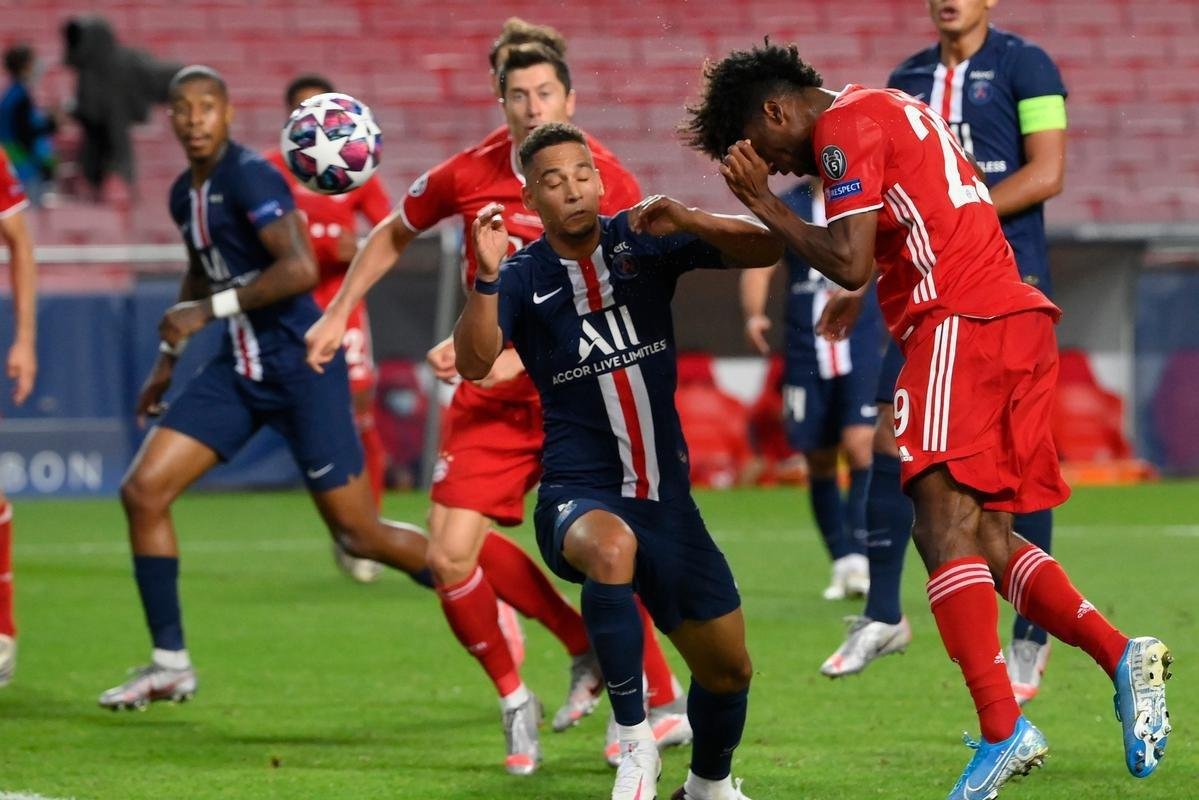 No segundo tempo, Kingsley Coman colocou o Bayern em vantagem com gol de cabeça: 1 a 0