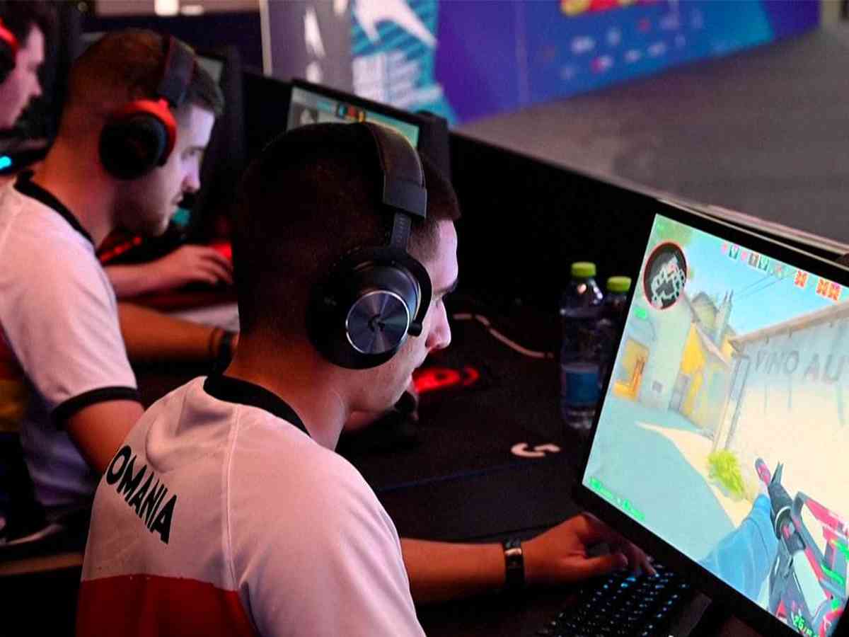 Jogador de 'Counter-Strike' é banido por mil anos após trocar mensagens  sexuais com garota de 15 anos, Games