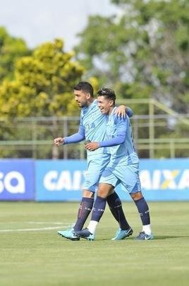 Mano Menezes montou Cruzeiro que deve encarar o Villa Nova no sbado e promoveu trs mudanas em relao ao ltimo jogo: Murilo entrou na vaga de Leo, Egdio no lugar de Marcelo Hermes e Robinho deu lugar a Ariel Cabral