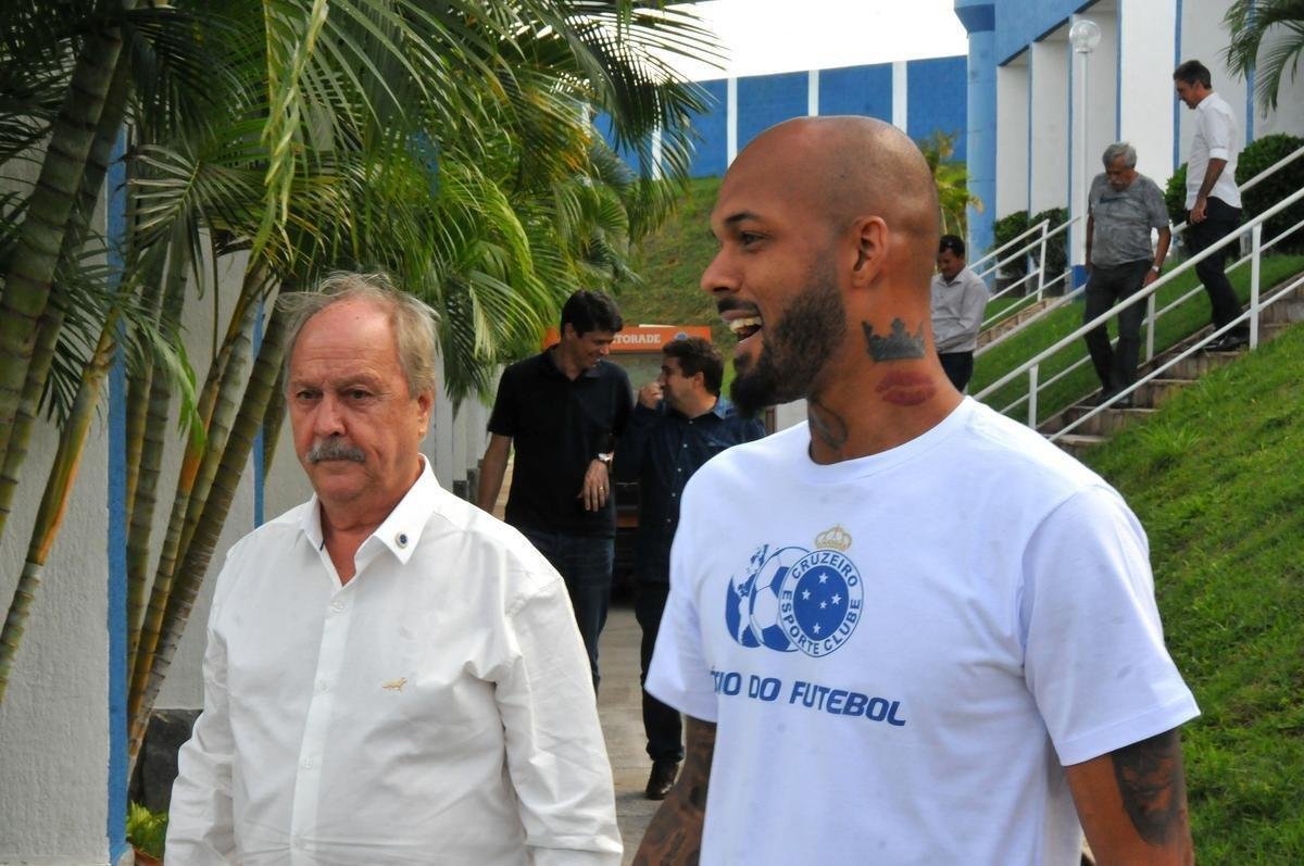 Fotos da apresentao do volante Bruno Silva no Cruzeiro (Ramon Lisboa/EM D.A Press)