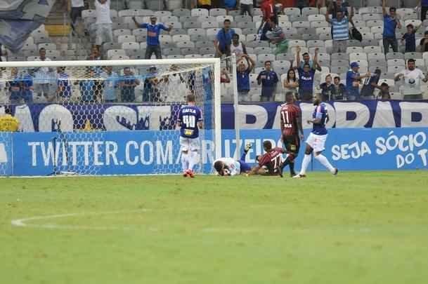 Rafael defendeu pnalti cobrado por Niko nos acrscimos e garantiu vitria celeste