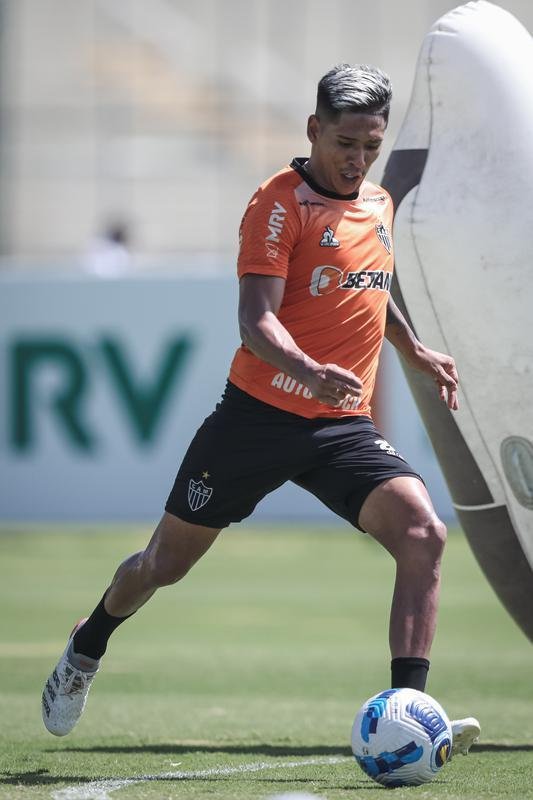 Fotos do primeiro treino de Junior Alonso no retorno ao Atltico