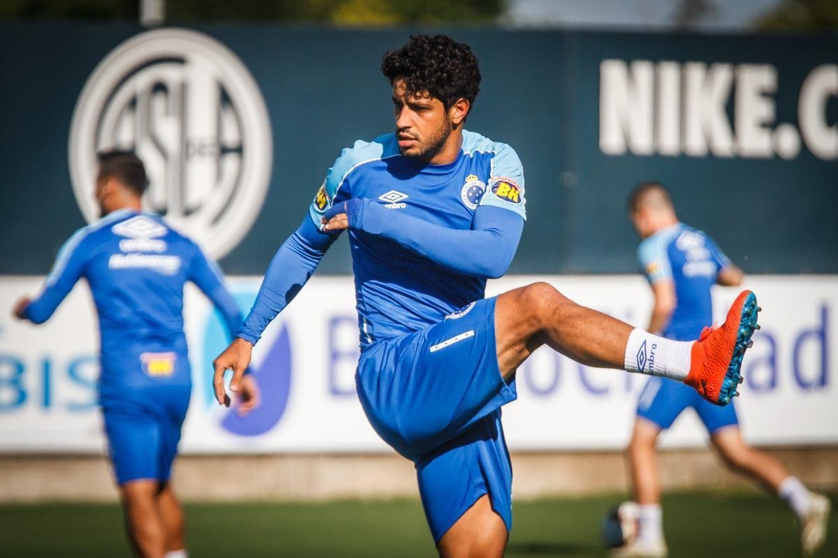 Cruzeiro treinou no complexo Nuevo Gasmetro, do San Lorenzo, antes da estreia na Copa Libertadores. Time celeste enfrenta o Huracn, nesta quinta-feira (07/03), s 19h, no El Palacio