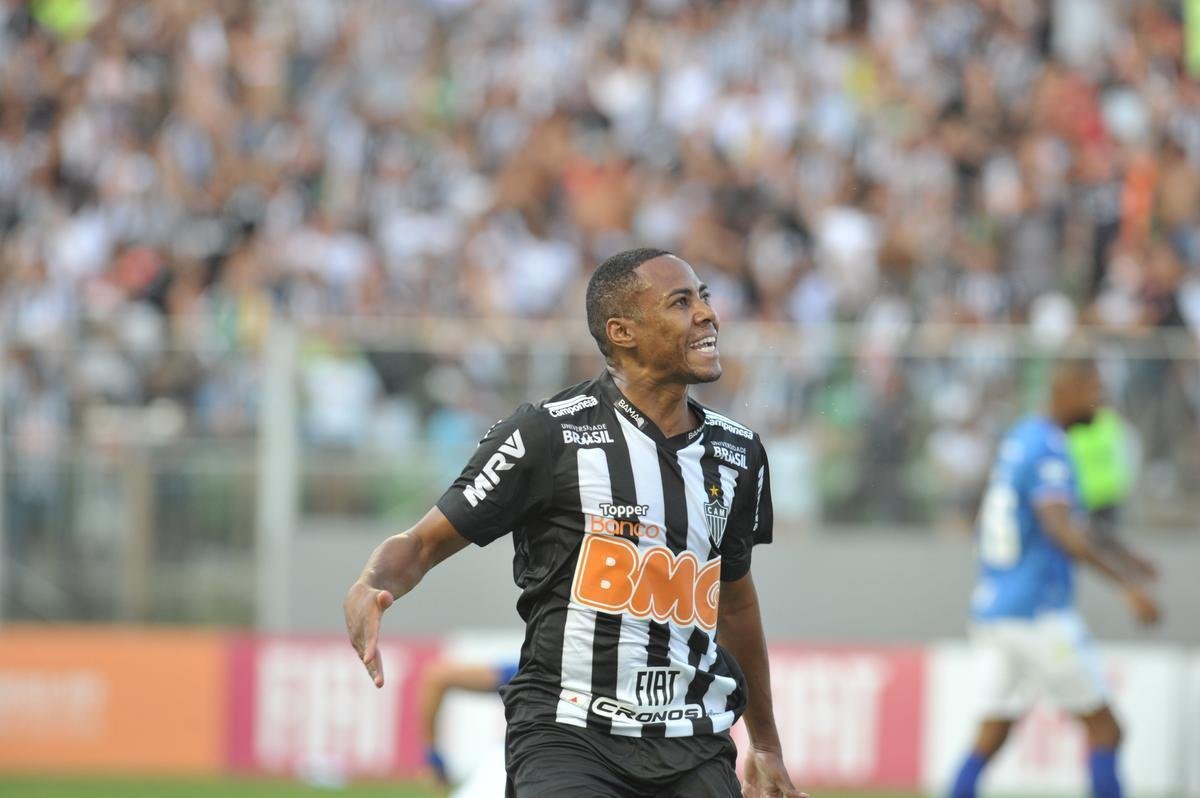 Elias abriu o placar para o Atltico aos 29 minutos do primeiro tempo