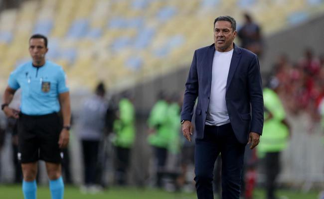 Luxemburgo no comando do Corinthians contra o Flamengo