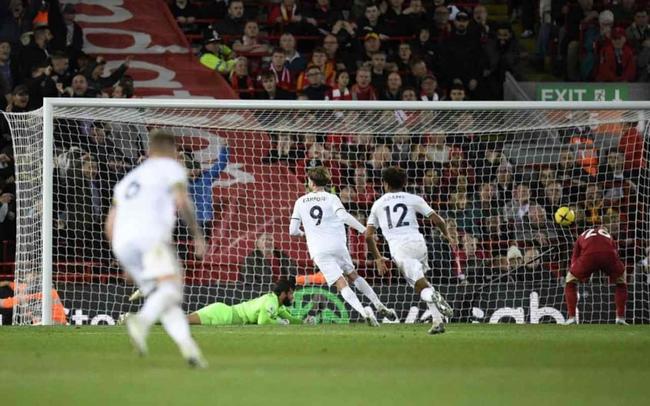 Leeds venceu fora de casa por 2 a 1