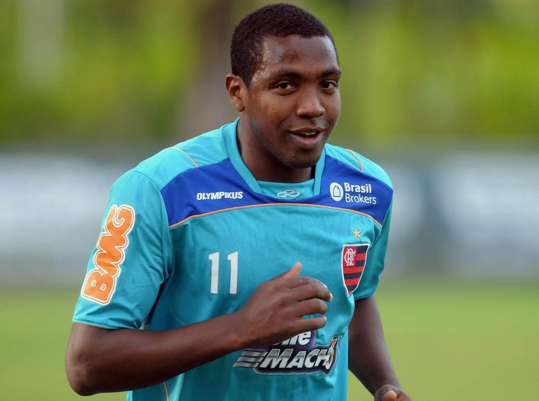 Renato Abreu: o armador passou por cirurgia para corrigir uma taquicardia no ventrculo direito do corao em 2012, quando estava no Flamengo. Ainda jogou a temporada seguinte pelo Santos antes de se aposentar
