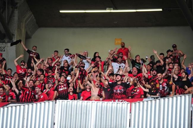 Torcida do Athletico-PR no jogo de ida da final da Copa do Brasil de 2021, contra o Galo, no Mineir�o, em BH