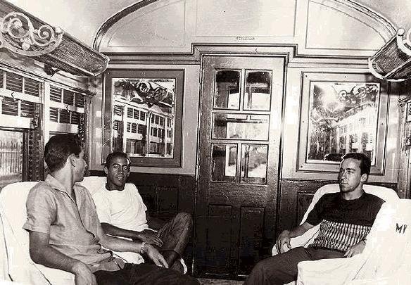 Piazza, Dirceu Lopes e Tost�o conversam no vag�o do trem