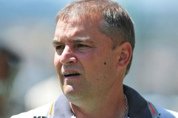 Diego Aguirre comandou o Atltico em apenas um clssico contra o Cruzeiro. No dia 27 de maro de 2016, o time alvinegro perdeu por 1 a 0, pelo Campeonato Mineiro.