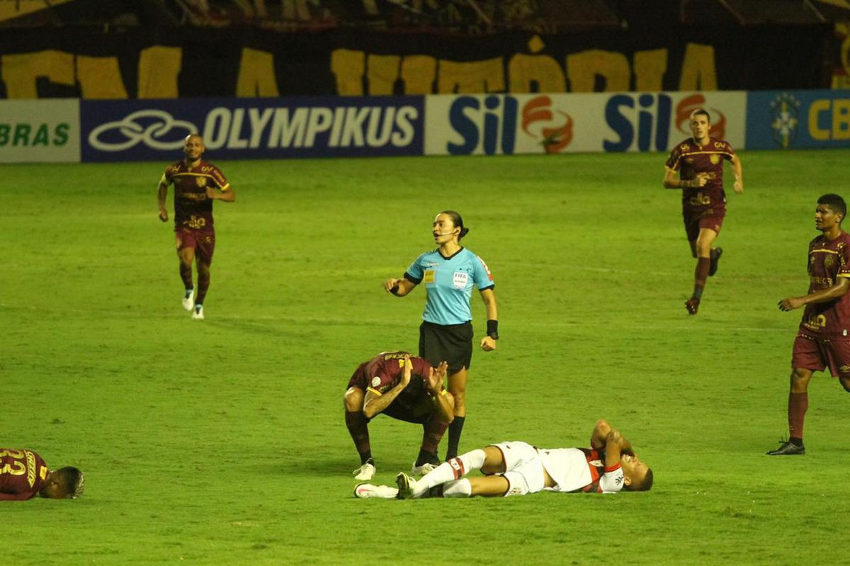 Equipes se enfrentaram no fechamento da rodada nesta segunda-feira na Ilha do Retiro