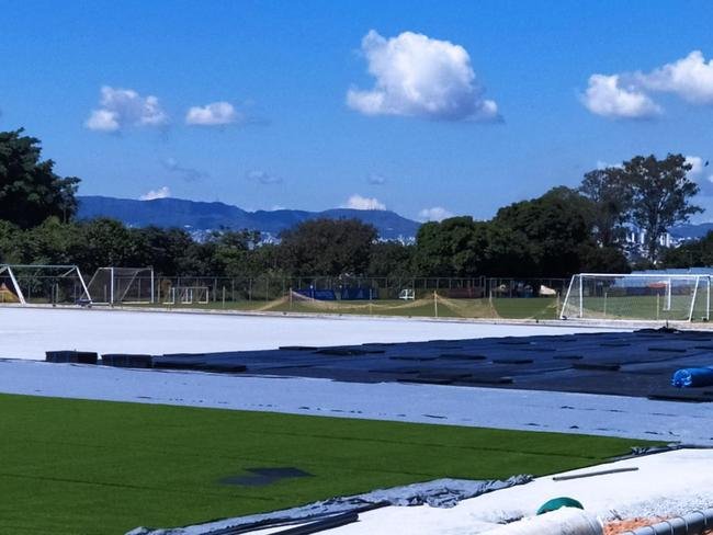 Visual do gramado sinttico da Toca da Raposa II