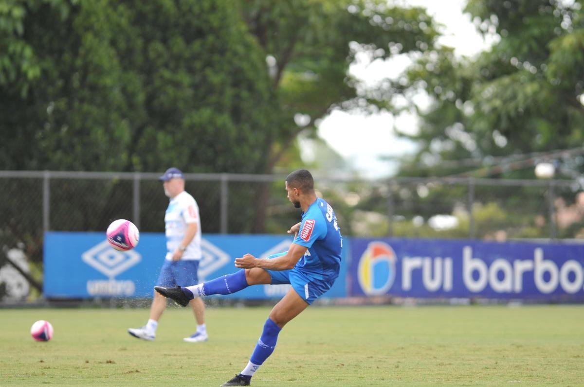 Fotos do ltimo treino do Cruzeiro antes de enfrentar a Caldense (Alexandre Guzanshe/EM D.A Press)