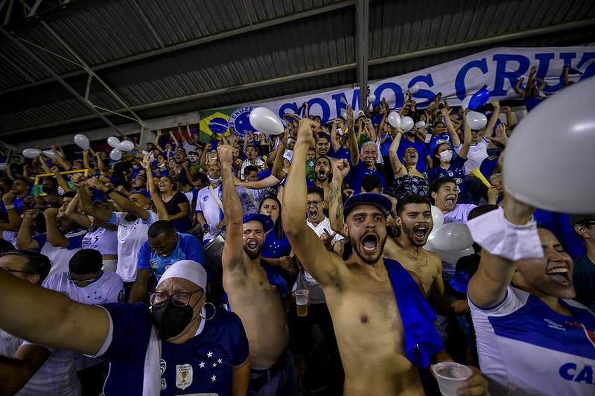 Fotos da festa do Cruzeiro com a vitria sobre o Civitanova e a conquista do tetracampeonato mundial de vlei, em Betim
