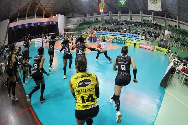 Praia venceu o Minas por 3 sets a 0, em Brusque (SC), e conquistou a Supercopa