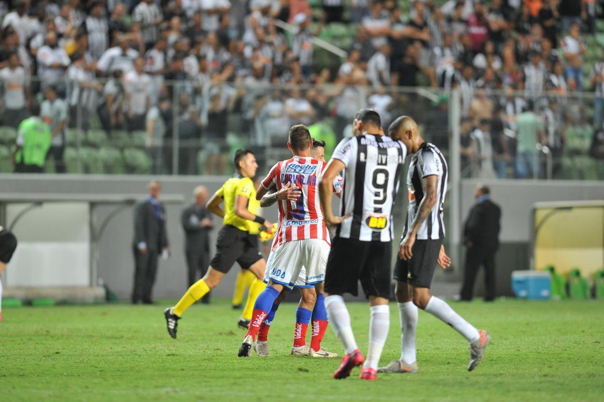 Atltico insistiu no segundo tempo, no conseguiu o terceiro gol e foi eliminado