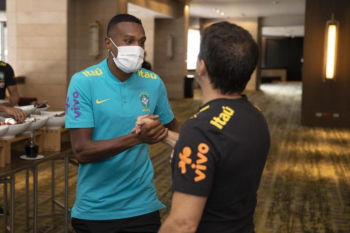 Jogadores se apresentam  Seleo Brasileira