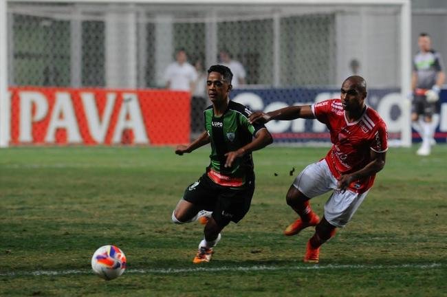 Imagens do jogo entre Amrica e Mogi Mirim no Independncia