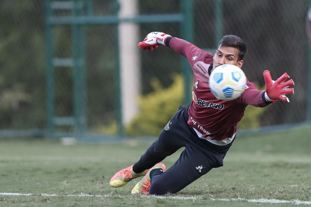 Com Guilherme Arana de volta, Cuca comanda atividade na Cidade do Galo