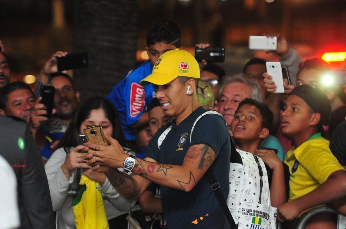 Seleo Brasileira deixou hotel Ouro Minas na noite desta quarta-feira e se despediu de Belo Horizonte, onde venceu a Argentina por 2 a 0 na semifinal da Copa Amrica. Reta final de treinos ser na Granja Comary, em Terespolis. Deciso est marcado para domingo, s 17h, no Maracan