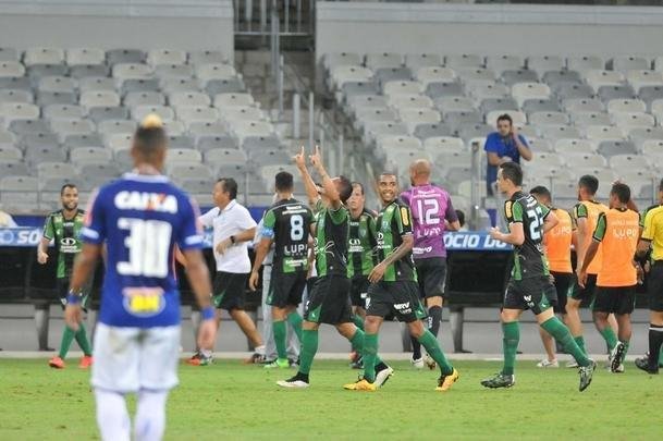 Bryan marcou o gol de empate do Amrica aos 46 do segundo tempo
