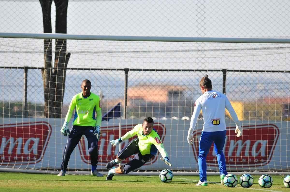 Fotos do treino do Cruzeiro desta sexta-feira, na Toca da Raposa II (Alexandre Guzanshe/EM D.A Press)