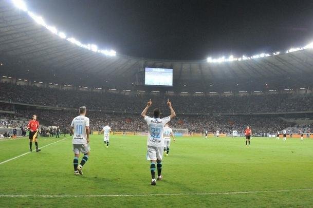 Pedro Rocha cala o Mineiro com primeiro gol do Grmio no jogo de ida da final da Copa do Brasil
