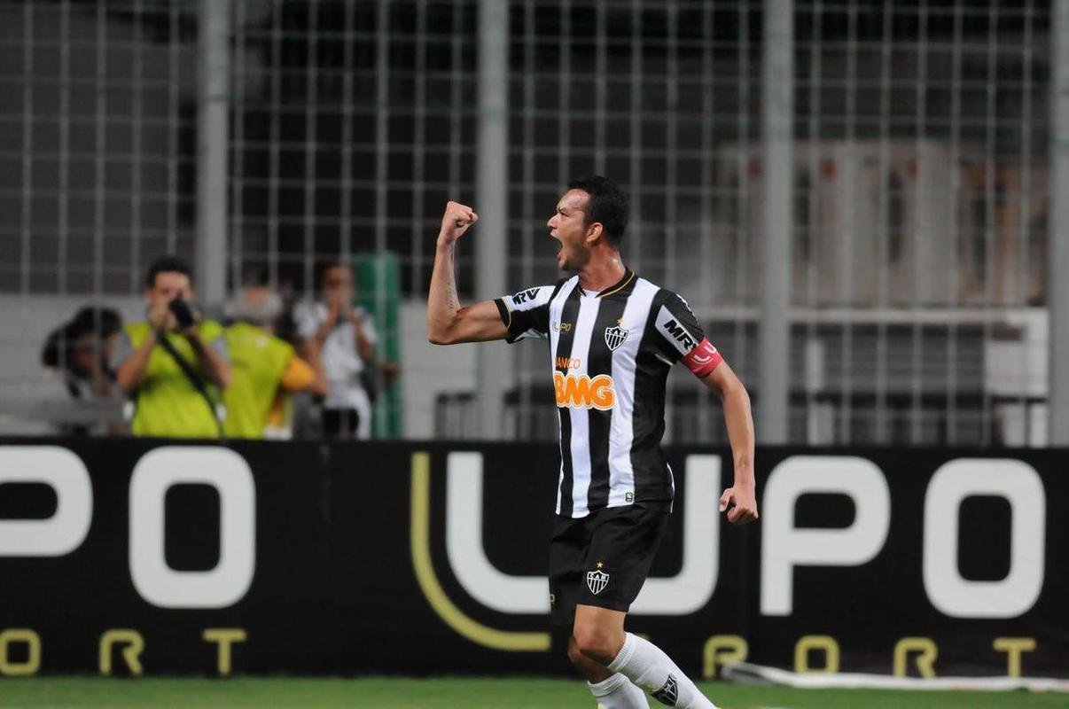 Rver: zagueiro, que tinha acabado de estrear pela Seleo Brasileira, chegou ao Atltico em 2010 e voltou em 2019