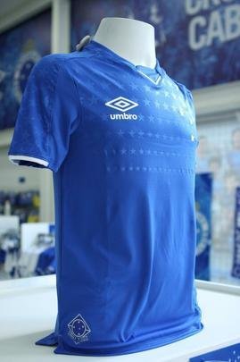 Imagens da camisa principal do Cruzeiro para a temporada de 2019