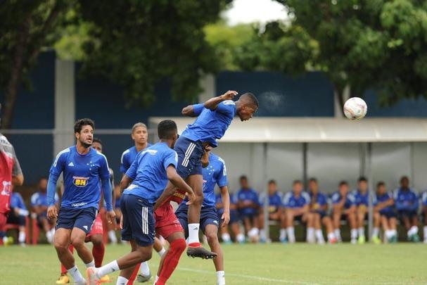 Cruzeiro e Guarani de Divinpolis se enfrentam em jogo-treino neste sbado na Toca II