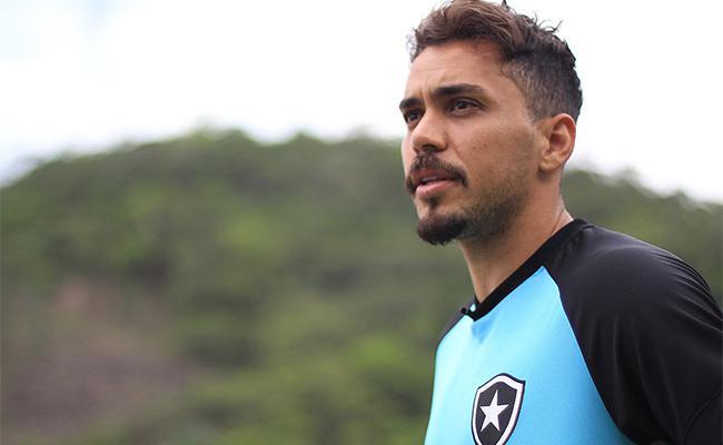 Eduardo só voltará a defender o Botafogo na próxima temporada