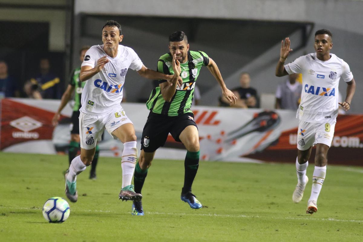 Imagens do jogo entre Santos e Amrica