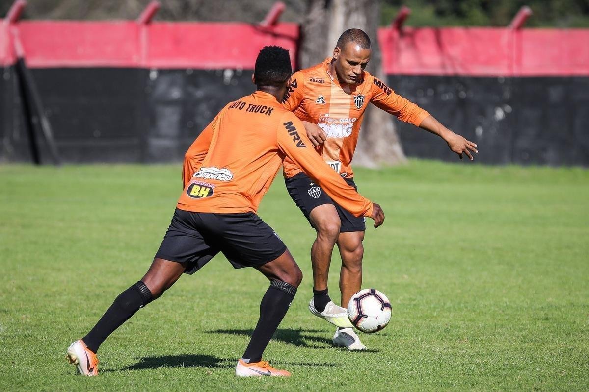Nesta quarta-feira, Atltico treinou no centro de treinamento do Newell's Old Boys, em Rosrio, visando  partida de ida da semifinal da Copa Sul-Americana, diante do Coln. O duelo ser nesta quinta-feira, s 21h30, em Santa F, na Argentina.