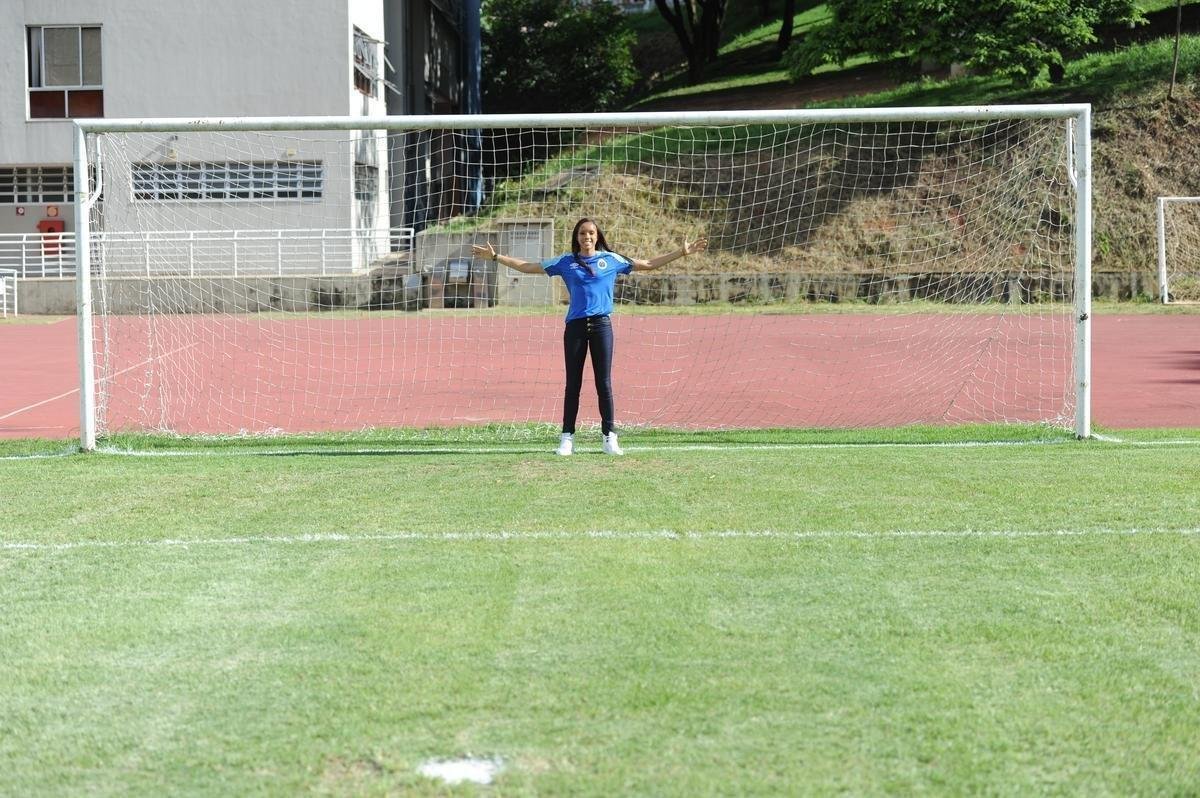 Cruzeiro apresentou jogadoras de seu time feminino na tarde desta quarta-feira (21/02). Na foto, a goleira  Camila Menezes