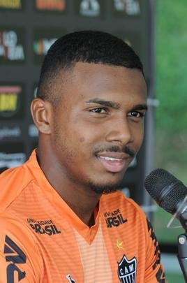 Meia-atacante Marquinhos vislumbra novas oportunidades no time do Atltico