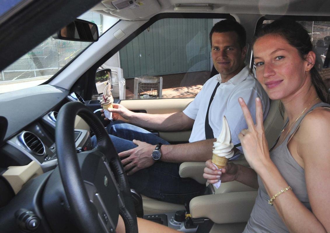 Foto da supermodelo Gisele Bndchen e de Tom Brady, jogador de futebol americano do Tampa Bay Buccaneers