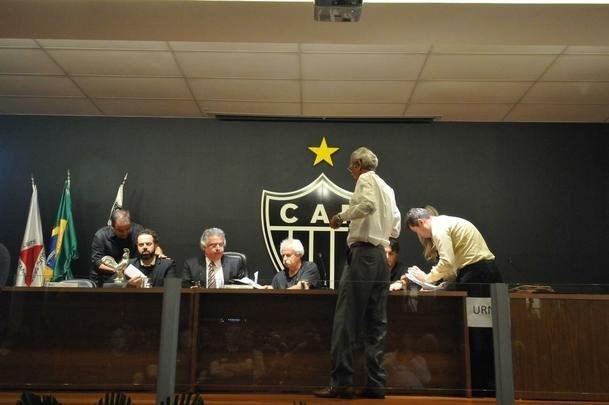 Srgio Sette Cmara recebeu 266 votos, contra 41 de Fabiano Ferreira, da oposio