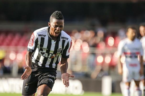 Lance de São Paulo x Atlético, jogo disputado no Morumbi pelo Campeonato Brasileiro