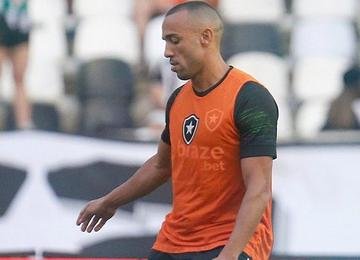 Lateral-esquerdo do Botafogo disse ter sido abordado por apostador em rede social
