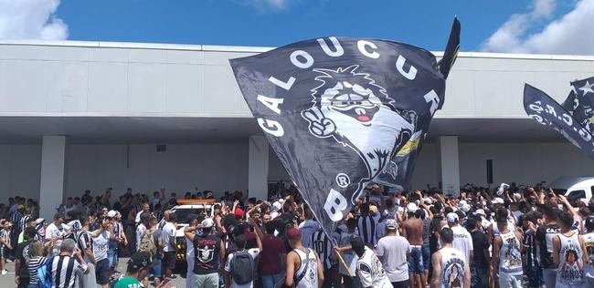 Imagens da chegada de Diego Tardelli