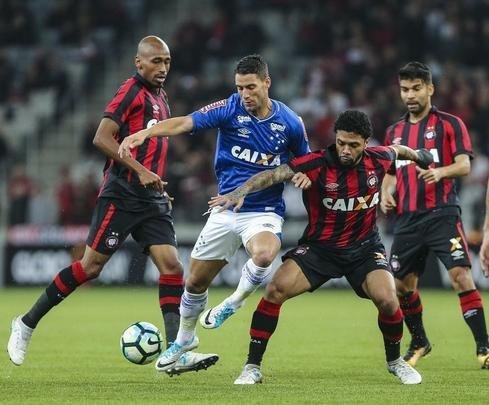 Imagens do jogo entre Atlético-PR e Cruzeiro, pela 13ª rodada da Série A, na Arena da Baixada