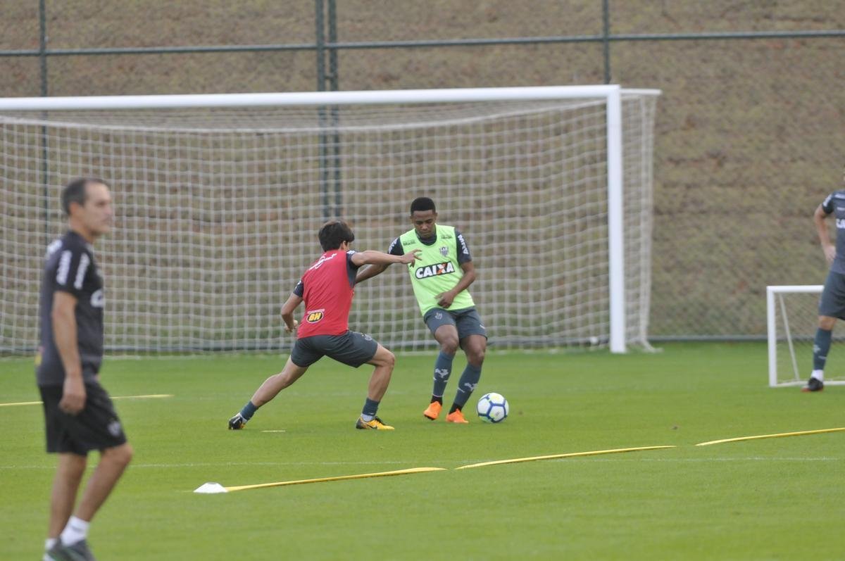 Yimmi Char, David Terans e Denlson participaram do treino em campo pela primeira vez